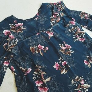 ❣️3/$30❣️MONTEAU Floral Ruffled Blouse